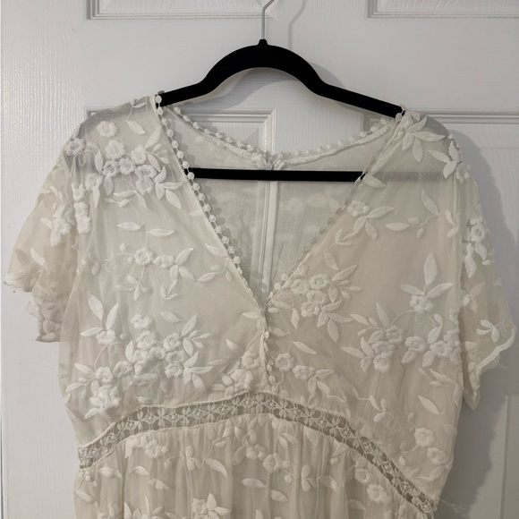 Elegant White Lace Maxi Dress - Picture 7 of 7